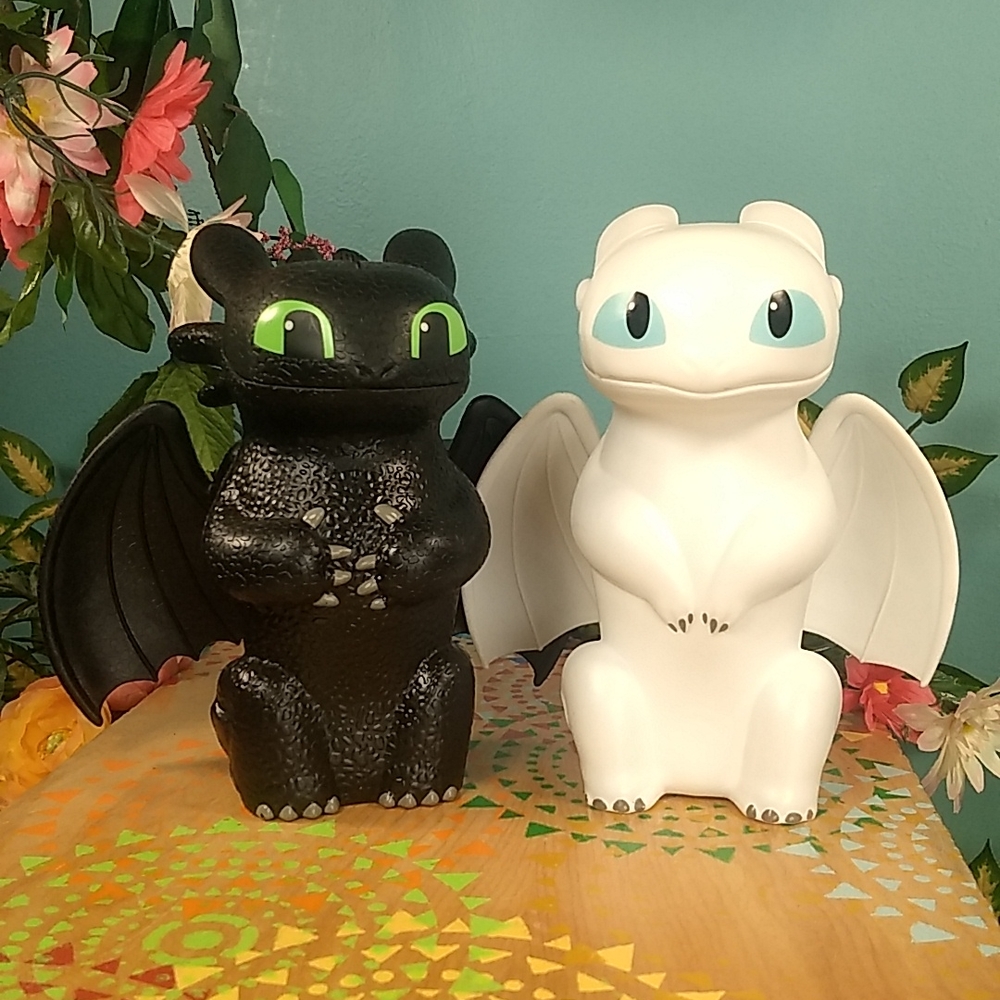 Light Fury & Night Fury Toothless cold drink holders collectible set & S⦠- Picture 4 of 16